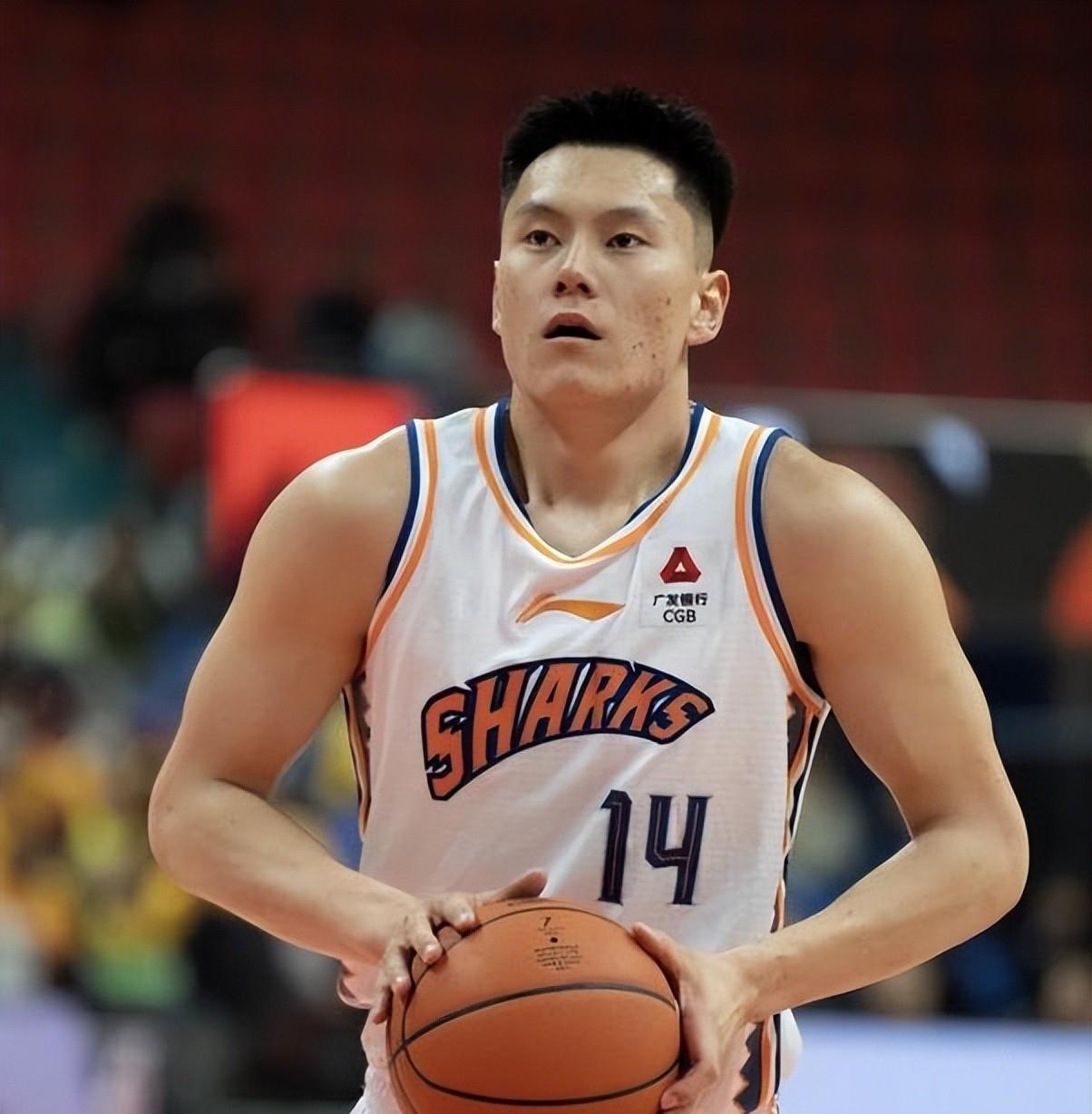 米兰入口 -包含关键时刻欧篮联传出新动向，深圳男篮更衣室发声，管理层表态——压力陡增，球队文化再被提及的词条