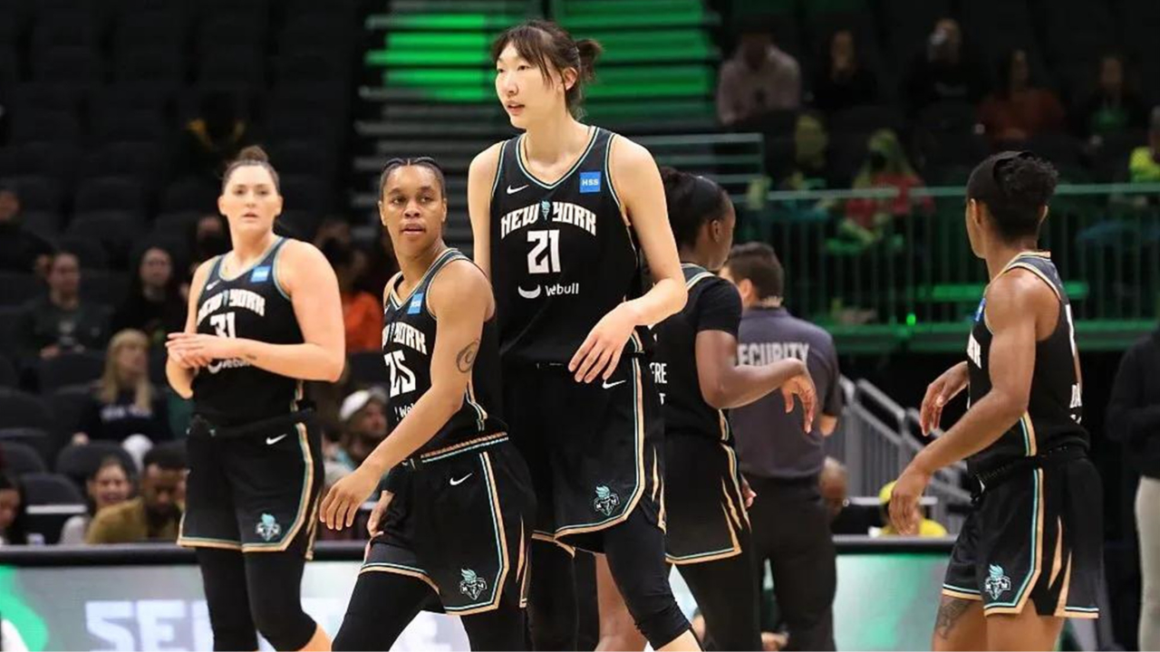 详细阅读:米兰体育 - 上海久事训练开放日,关键时刻再遭质疑引欢呼,欧篮联在即,数据趋势出现新变化 米兰体育 - 上海久事训练开放日,关键时刻再遭质疑引欢呼,欧篮联在即,数据趋势出现新变化