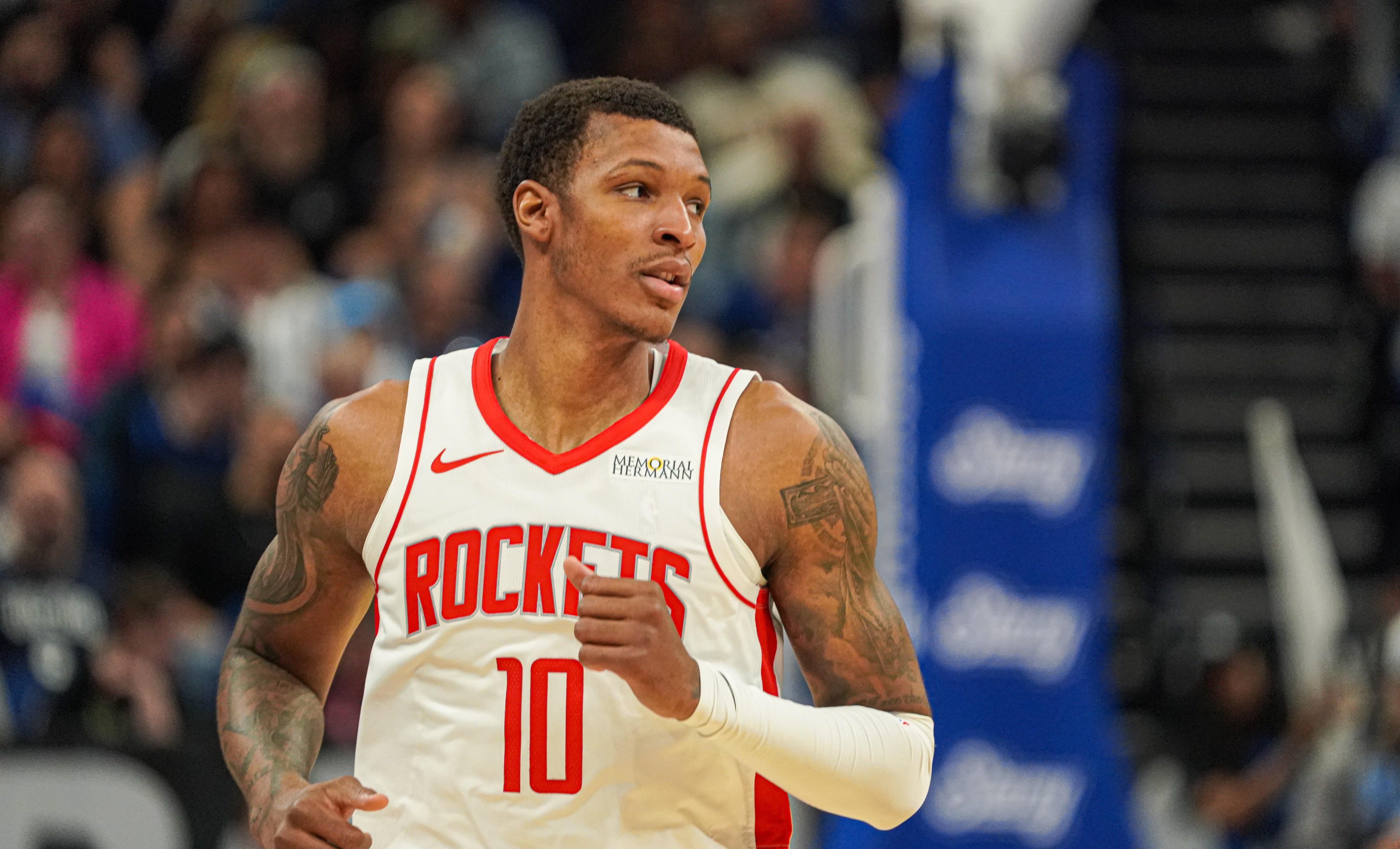 包含转折点休斯敦火箭伤情更新；荷甲今晚攻防权衡；赛场秩序良好；控场能力受关注的词条